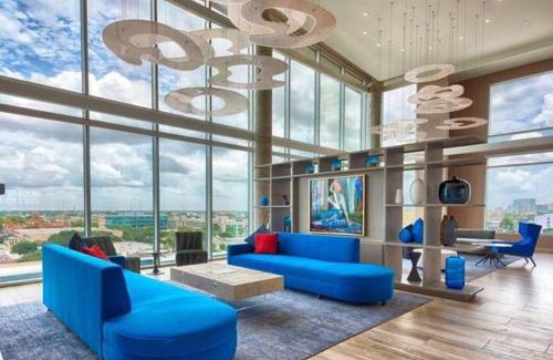 Midtown Apartment | Elegant Highrise in Midtown with Pool and Skyline Views