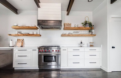 Fredericksburg House | Luxury Hill Country Container Home - Near Alamo Springs Cafe