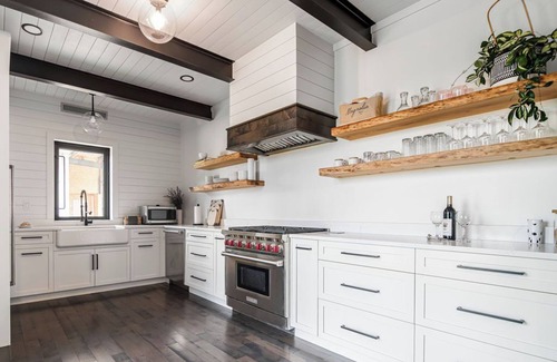 Fredericksburg House | Luxury Hill Country Container Home - Near Alamo Springs Cafe