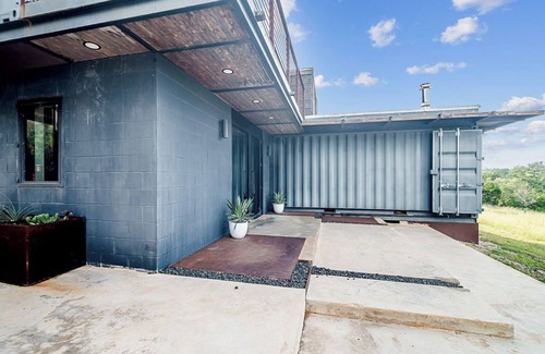 Fredericksburg House | Luxury Hill Country Container Home - Near Alamo Springs Cafe