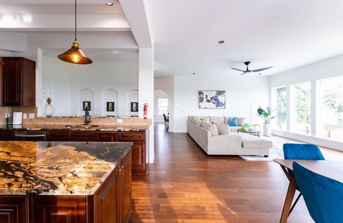 Northshore On Lake Travis House | Idyllic Retreat with Pool & Scenic Views - Sleeps 10