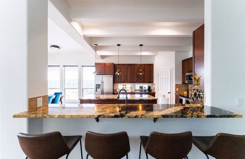 Northshore On Lake Travis House | Idyllic Retreat with Pool & Scenic Views - Sleeps 10