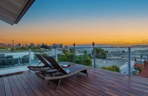 Middletown House | Hilltop Retreat: Guest Rated 10/10 with Hot Tub & Views