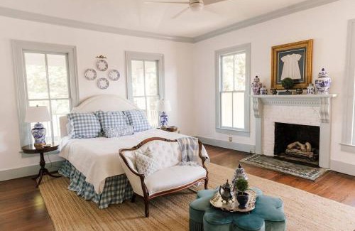 McKinney Villa | Elegant Historic House with Pool in Downtown McKinney