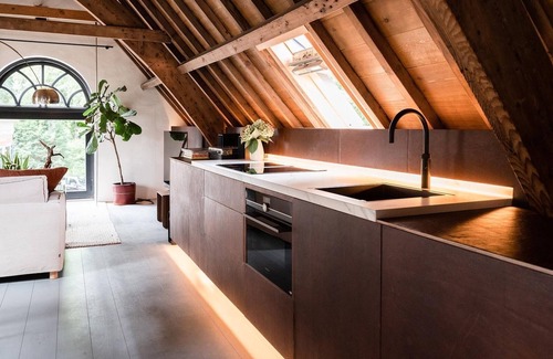 Jaarsveld Apartment | Historic Koetshuis Loft at Huis te Jaarsveld Estate Awaits