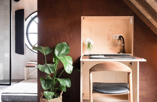 Jaarsveld Apartment | Historic Koetshuis Loft at Huis te Jaarsveld Estate Awaits
