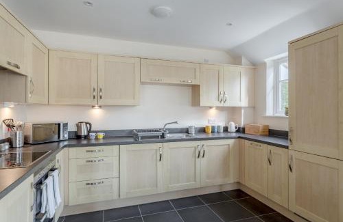 Hitchin Apartment | Premier Hitchin Apartment with Hot Tub & Central Location