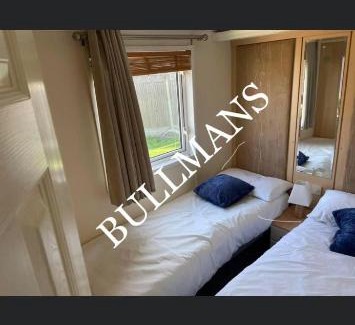 Clacton-on-Sea Other | Discover Highfields Grange: Pet-Friendly Coastal Retreat