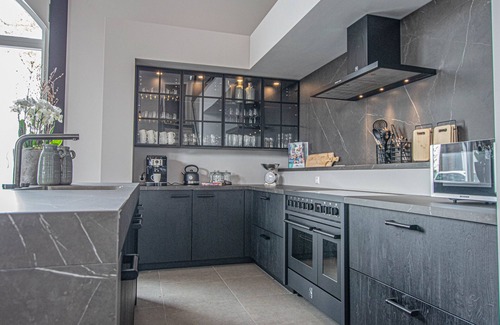 Lage Zwaluwe House | Elegant Holiday Home with En-Suite Rooms and Breakfast