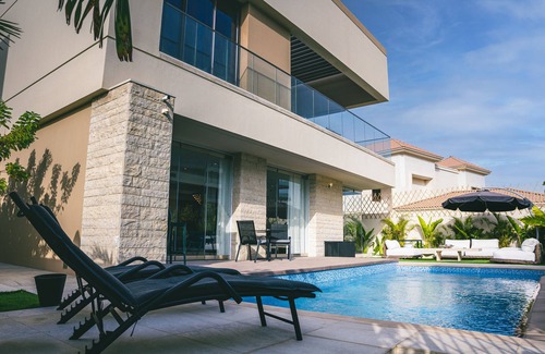 Abu Dhabi Villa | Elegant Holiday House with Private Pool & Family Amenities