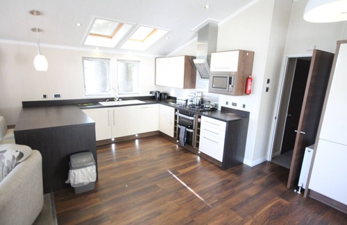 Cowes House | Beachside Holiday Lodge with Ocean Views & Perfect Rating