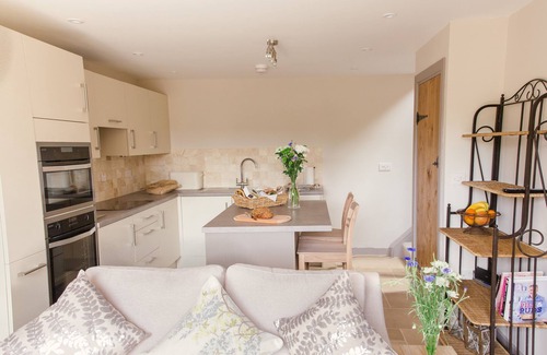 Empingham Cottage | Idyllic Holiday Retreat by Rutland Water with Breakfast