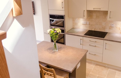 Empingham Cottage | Idyllic Holiday Retreat by Rutland Water with Breakfast