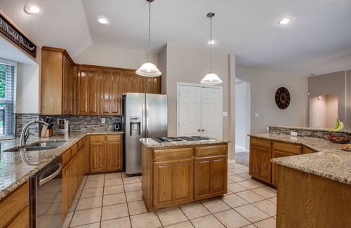 North Arlington House | Indulge in Comfort Near Cowboy Stadium & Six Flags
