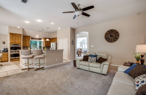North Arlington House | Indulge in Comfort Near Cowboy Stadium & Six Flags
