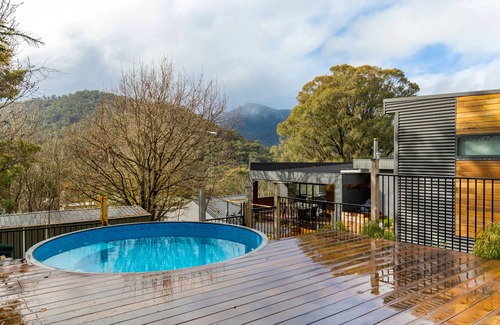 Merrijig House | Unforgettable Ocean View Retreat with Spa and Pool Access