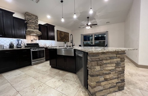 Artesia House | Comfortable Retreat for Families and Pets to Enjoy Together