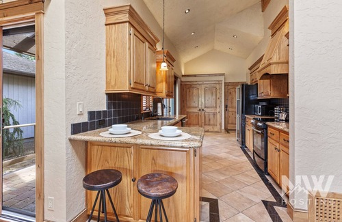 Coeur d'Alene House | Experience Hayden Lake: Hot Tub & Scenic Views Await