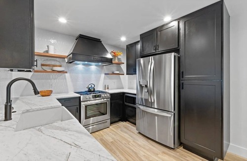 Greenslopes At Lake Creek House | Ideal Home for Short-Term Stays with Pet & Child Amenities