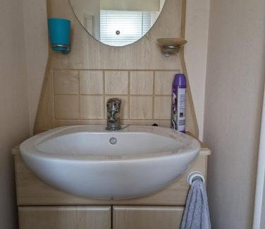 Ingoldmells Apartment | Cozy Oceanfront Caravan: Your Home Away from Home