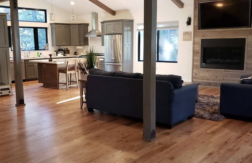 North Upper Truckee House | New Game & Theater Home with Ocean View and Pool Access