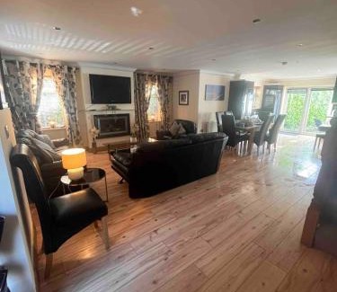 Lucan House | Delightful Dublin B&B with WiFi & Restaurant Near City Center