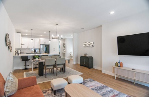 Town And Country Park Addition House | Luxury Home in North Austin: Next to Apple Campus