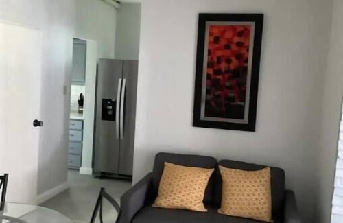 Molynes Gardens House | Stylish Home in Queensboro with Family-Friendly Amenities
