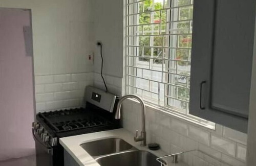 Molynes Gardens House | Stylish Home in Queensboro with Family-Friendly Amenities
