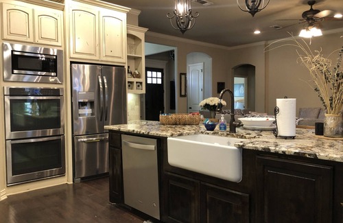 Granbury House | Exquisite Lake View Home in Granbury - Kokopelli Getaways