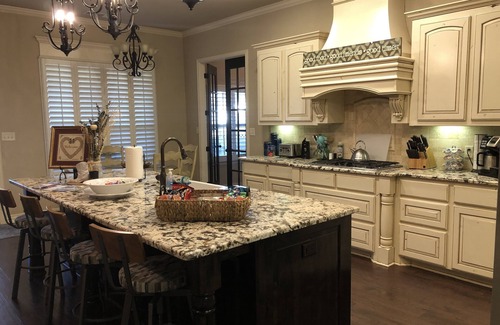 Granbury House | Exquisite Lake View Home in Granbury - Kokopelli Getaways