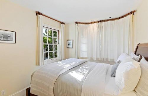 College Terrace House | Elegant Home Steps from Stanford University for Families