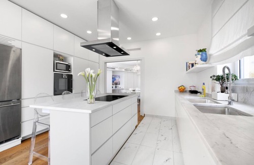 Sorrento Historic Centre Apartment | Seaside Retreat: Top-Rated Home with Jacuzzi & Spa Amenities