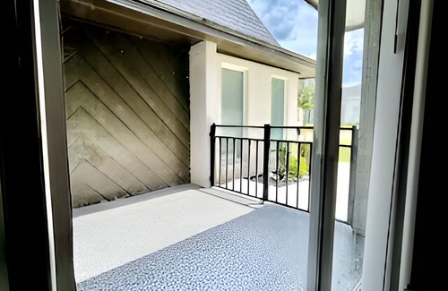 Edinburg House | Luxury Home, Sparkling Pool Jacuzzi, Sauna & More