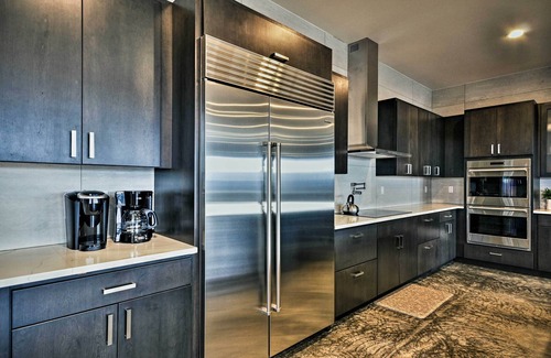 Underwood House | Elegant Home with Scenic Views - Near Columbia River