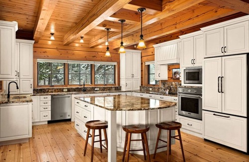 Two Harbors Cabin | Stylish Home with Guest Cabin and Lake View Amenities
