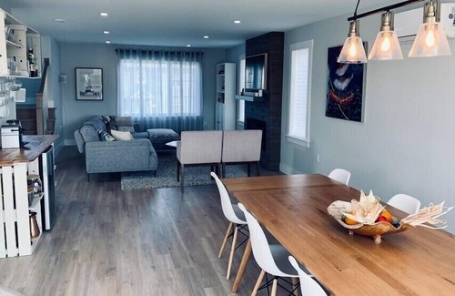 Halifax House | Luxury Home with Gym, Sauna & Patio - Guest Rated 10/10