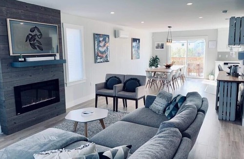 Halifax House | Luxury Home with Gym, Sauna & Patio - Guest Rated 10/10