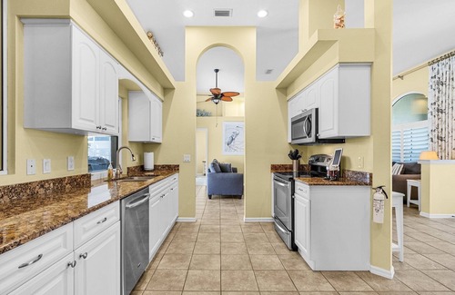 Broadmoor House | Ideal Home with Pool, Golf Nearby & Steps to the Beach