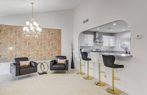 Paradise House | Exceptional Home with Pool, Gym & RV Parking - 10/10 Rated