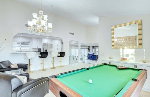 Paradise House | Exceptional Home with Pool, Gym & RV Parking - 10/10 Rated