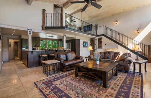 Purgatory House | Dog-Friendly Retreat with Hot Tub & Scenic Mountain Views