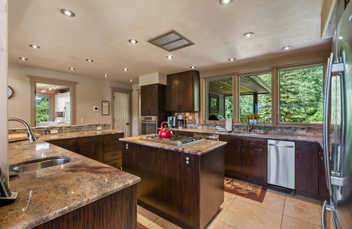 Purgatory House | Dog-Friendly Retreat with Hot Tub & Scenic Mountain Views