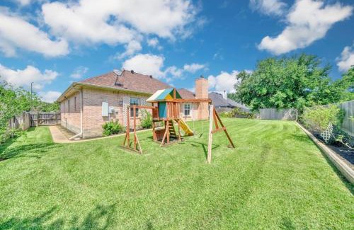 Edelweiss House | Luxury Home with Gourmet Kitchen - 3 Miles to A&M, Sleeps 14