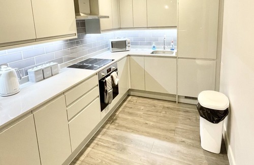 Stanmore Apartment | Luxury Hot Tub Apartment With Private Garden