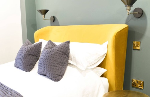 Woburn Sands Apartment | Luxury Hotel Suite