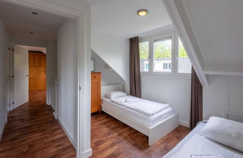 Otterlo House | Elegant 190m2 House on Lush Green Grounds with Kitchen