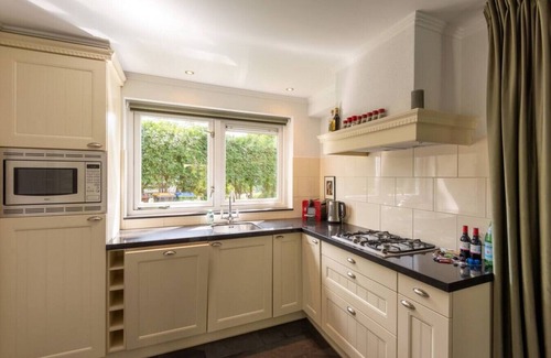 Otterlo House | Elegant 190m2 House on Lush Green Grounds with Kitchen
