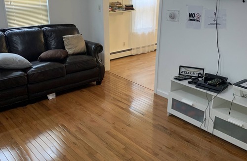 Elmont House | Convenient Stay Near JFK with Child-Friendly Amenities