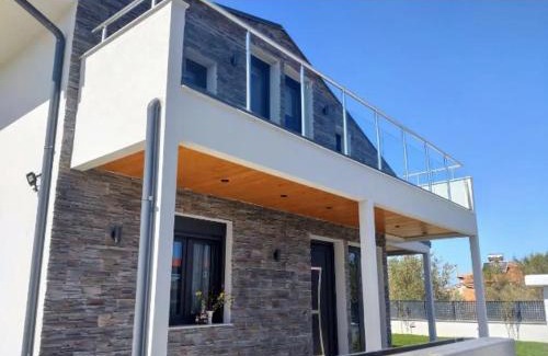 Nea Mesagkala Villa | Elegant House Andrijana: 4-Star Stay with Family & Pets